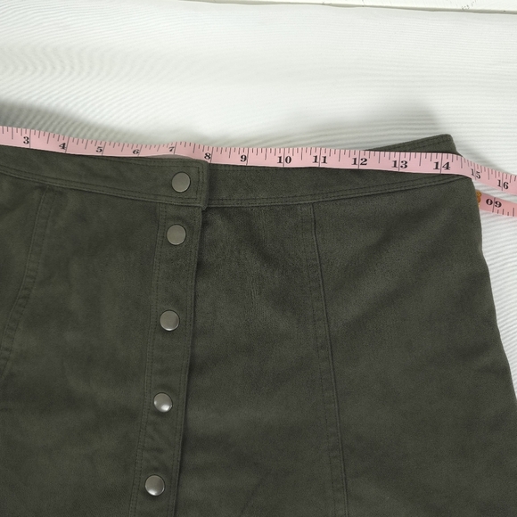 Abercrombie and Fitch Faux Suede Front Snap Button Skirt size 8 - Picture 6 of 10